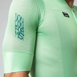 GOBIK Carrera 2.0 Unisex Mantis Maillot Manches Courtes Warm 2023 -Vestes De Pluie Soldes gobik carrera 20 unisex mantis maillot manches courtes warm 2023 4