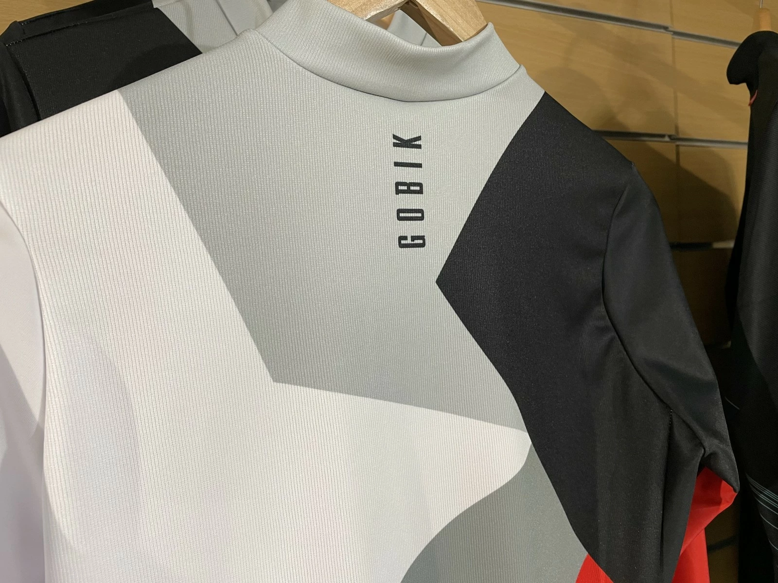 LVR CYCLES X GOBIK Maillot Manche Longues Atomic Pro 2022 13 LVR CYCLES X GOBIK Maillot Manche Longues Atomic Pro 2022 – Image 11