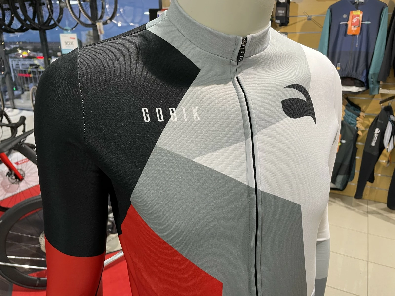 LVR CYCLES X GOBIK Maillot Manche Longues Atomic Pro 2022 11 LVR CYCLES X GOBIK Maillot Manche Longues Atomic Pro 2022 – Image 9