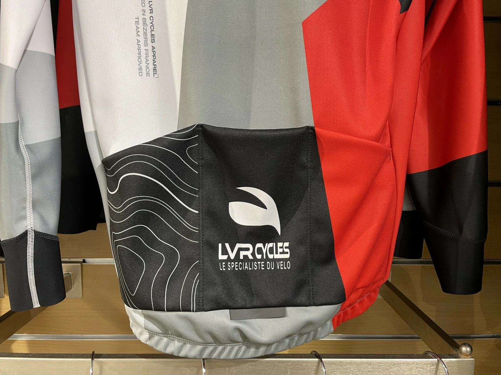 LVR CYCLES X GOBIK Maillot Manche Longues Atomic Pro 2022 12 LVR CYCLES X GOBIK Maillot Manche Longues Atomic Pro 2022 – Image 10